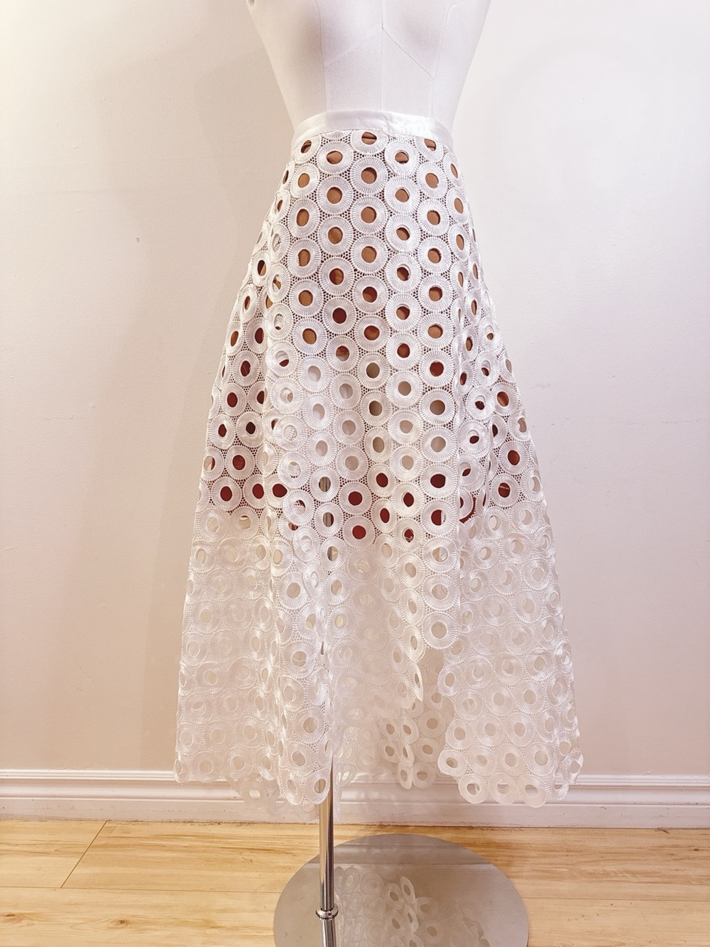 🤍 White Statement Circle Lace High-Low Midi Skirt